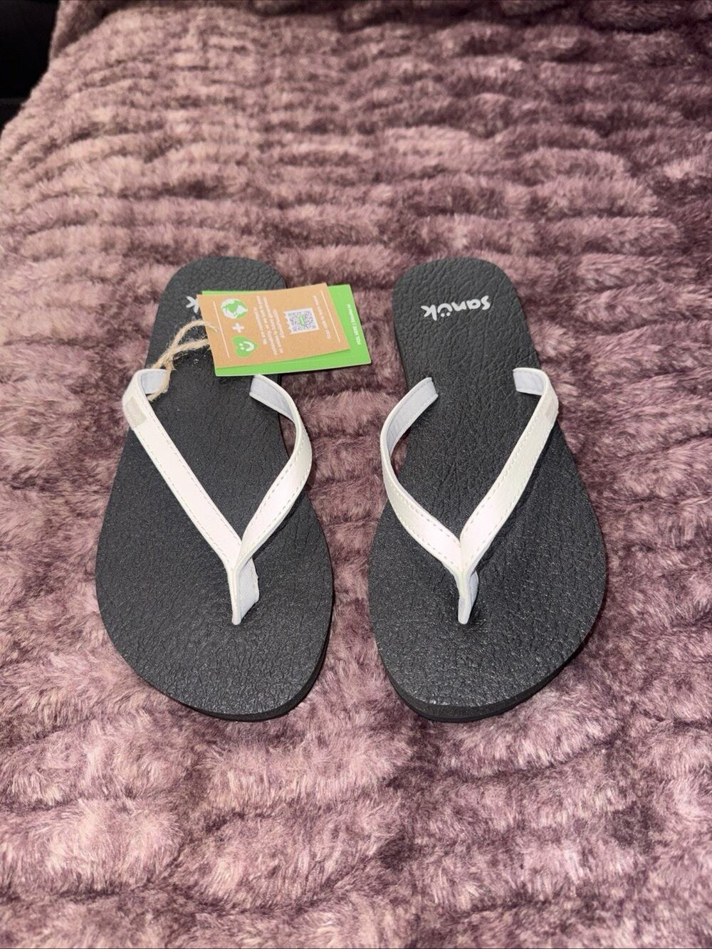 NWT Sanuk Yoga White Flip Flop Sandal - Size 5